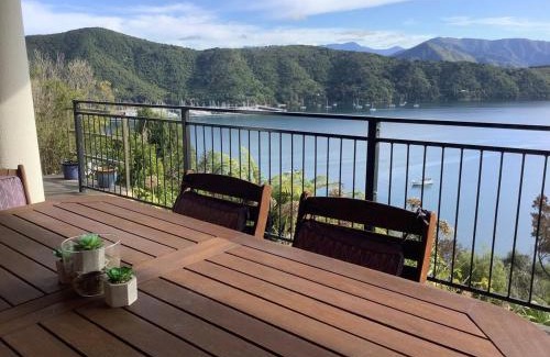Waikawa Bay Apartment | Allports Sea view Apartment with Spa pool