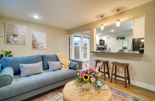 Turnagain Apartment | Alluring Anchorage Apt - Walk to Coastal Trl!
