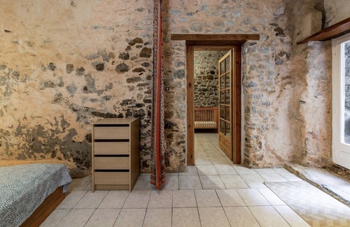 Bize-Minervois Apartment | Alluring Apartment in Bize-Minervois with Private Terrace