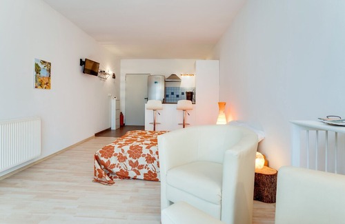 Hohenau an der March House | Alluring Holiday Home in Hohenau an der March with Garden