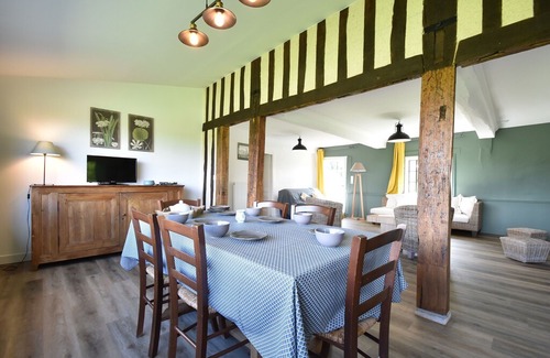 Asnieres Cottage | Alluring Cottage in Asnières with Terrace