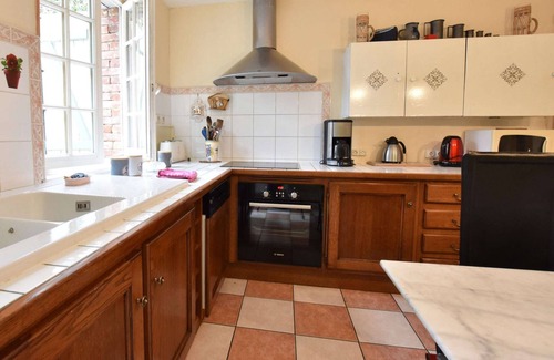 Englancourt Cottage | Alluring Cottage in Englancourt with Fenced Garden
