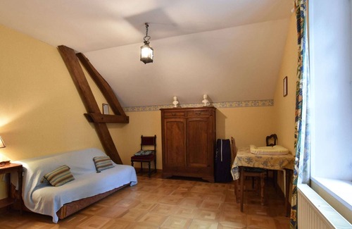 Englancourt Cottage | Alluring Cottage in Englancourt with Fenced Garden