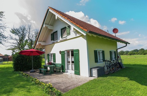 Luft House | Alluring Holiday Home in Ubersee with Whirlpool