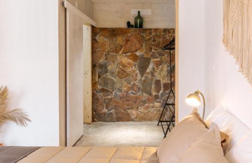 Olalhas House | Alma-Rio Room 3 by Mycelia