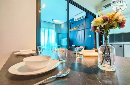 Nusajaya Apartment | Almas Tokyo suites 4pax (Wi-Fi) @ JB City Homestay