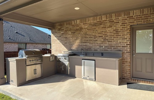 Midlothian House | Almost Brand New 3-bed house in Midlothian with AC and a beautiful outdoor BBQ!