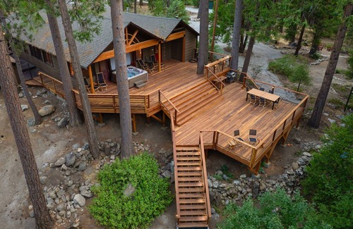 Idyllwild House | Almost Heaven! A charming cabin on the creek walk to town with spa