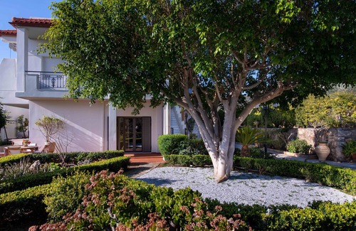 Almyros House | Almyros House II by the sea 3bd with garden & BBQ