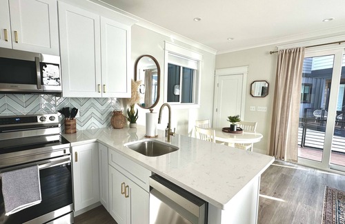Wilmington Historic District Boat Rental | Aloha at The Cove - End of Dock