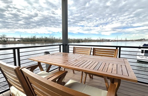 Wilmington Historic District Boat Rental | Aloha at The Cove - End of Dock