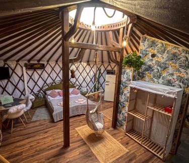 Andrychow House | Aloha Glamp - okrągłe domki przy rzece - balia i sauna - Energylandia