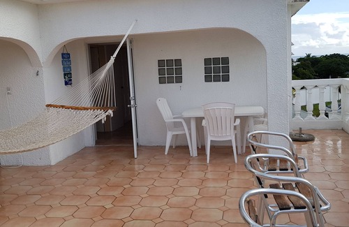 Maho Apartment | Aloha Penthouse apartment in the heart of the Maho entertainment area.