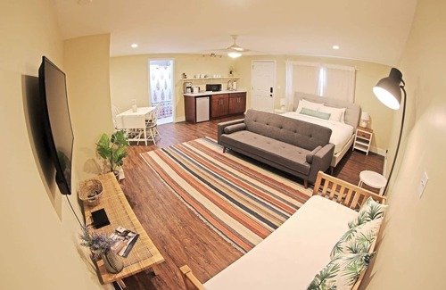Haleiwa House | Aloha Studio/Haleiwa/Turtle beach/AC/30 day min