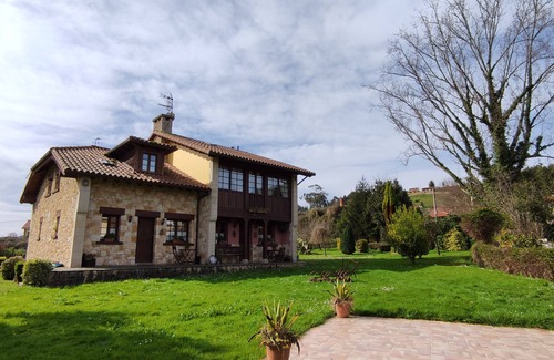 Castrillon House | Alojamientos Rurales Naveces - Asturias - La Montaña