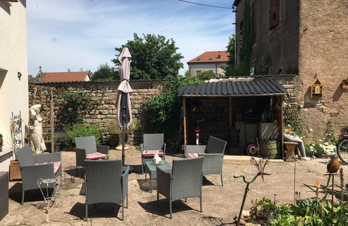 Luxeuil-les-Bains Apartment | Alouette F1 furnished city center 400m from Spa, Casino, garden, private parking