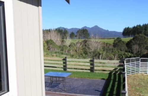 Kaitake Cottage | Alpaca Farm Retreat - secluded and private
