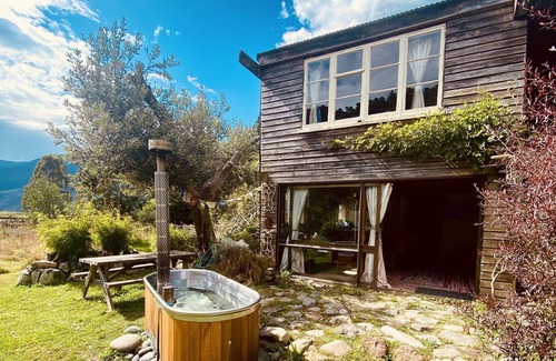 Kairuru Cabin | Alpacas Off Grid - Eco Cabin