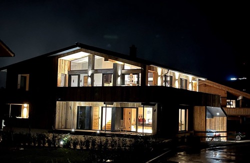 Unterschonau Apartment | Alpenlodges Chalet Zirbe, 200 qm, 3 Schlafzimmer, 3 Bäder, Sauna, Terrasse und Balkon