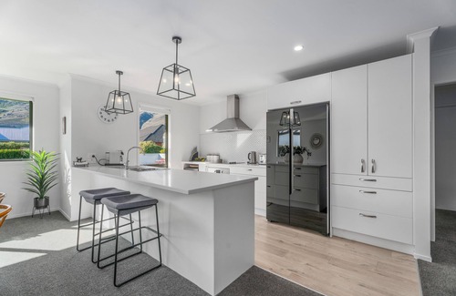 Lowburn House | Alpha'N'est - Cromwell Holiday Home