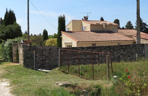 Maussane-les-Alpilles Apartment | ALPILLES - Air-conditioned STUDIO (2Ad./2Children)