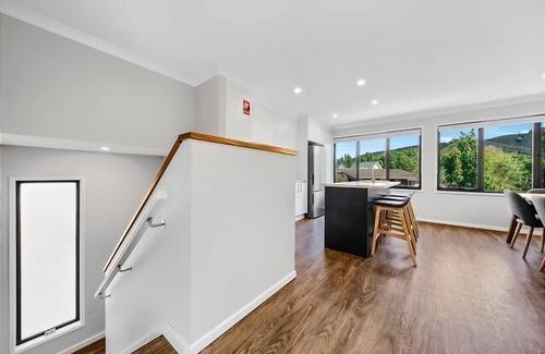 Bright Apartment | Alpine Apartment Three