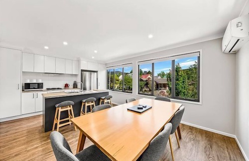 Bright Apartment | Alpine Apartment Three
