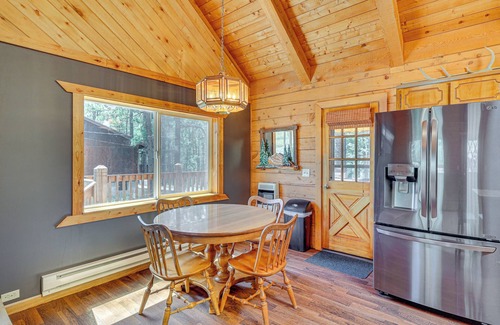 Alpine Cabin | Alpine Cabin w/Deck: 3 Mi to Luna Lake!