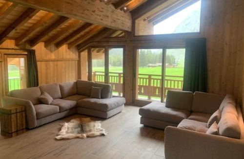Champagny-en-Vanoise Ski Chalet | Alpine Chalet with Spa and pets