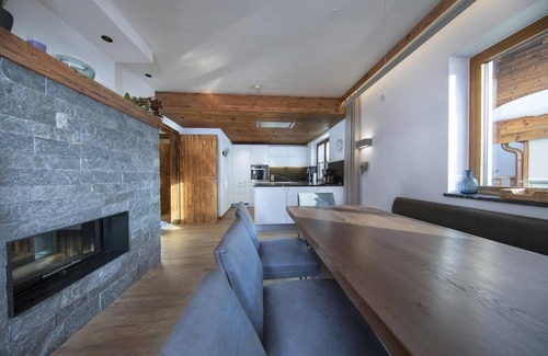 Schonbach Ski Chalet | Alpine Chalet with Ski-In Access