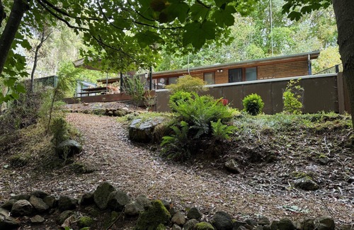 Merrijig Cabin | Alpine Creek House: Retreat with sauna & spa, close to Mt Buller - sleeps 10