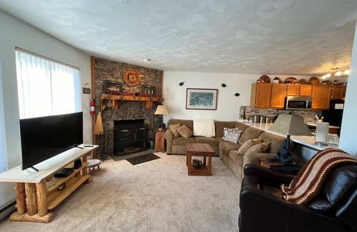 Hidden Valley House | 🐾🔥 Alpine Escape | Pet Friendly Autumn Escape w/Fire Pit, Trails Nearby 🍁