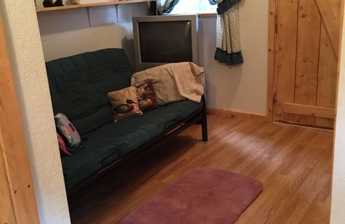 Cohoe Cabin | Alpine Heather is a quiet, self contained, cabin in the Woods!