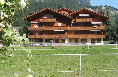 Kandersteg Apartment | Alpine Holidays **** Apartment 2nd floor in a chalet. 270 degrees Alpenpanoram