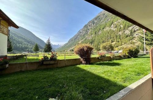Taesch Apartment | Alpine Retreat 4 Person Apartment near Zermatt with parking!