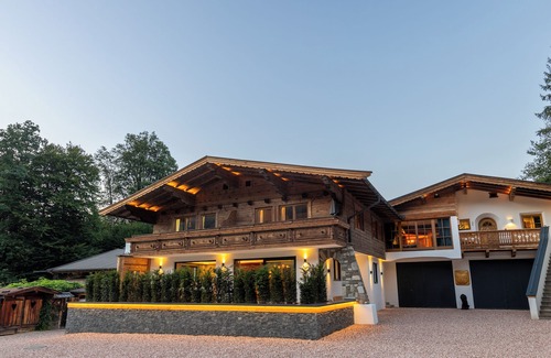Kitzbuehel Apartment | Alpine retreat: mountain magic in Kitzbühel