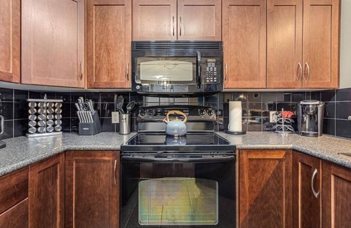 East Kootenay Apartment | Alpine Suite | Ground Floor | Central | Pool | Hot Tub