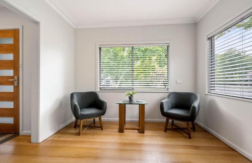 Bright House | Alpine View Cottage