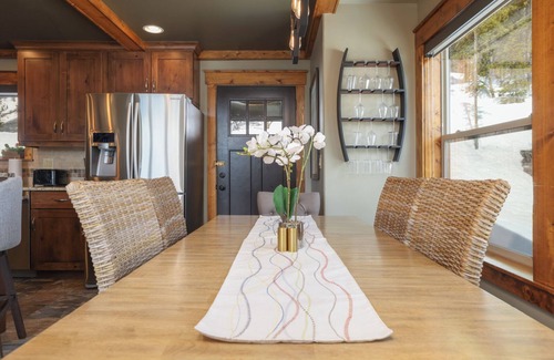 Breckenridge House | Alpine View Lodge: Mountain Views, Hot Tub, Dog Friendly