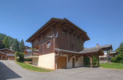 Montriond Ski Chalet | Alptitude Chalet Largo - spacious detached chalet