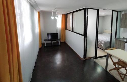 Old Town House | ALSANCAK 2 MIN WALKING DISTANCE TO THE SEA EXCELLENT LOCATION