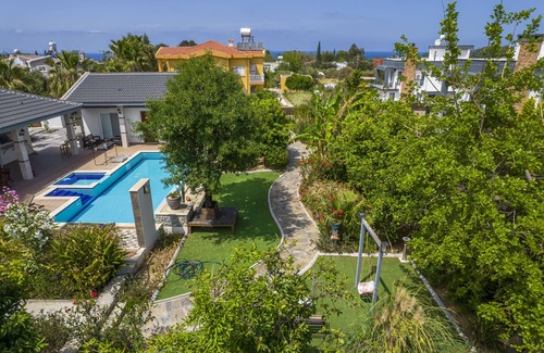 Karavas Villa | Alsancak Luxury Villa with Private Pool and Jacuzzi