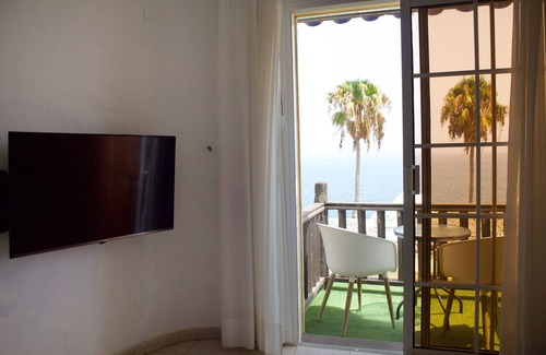 Playa del Aguila Ski Chalet | Altamar 52 with balcony&pool By CanariasGetaway