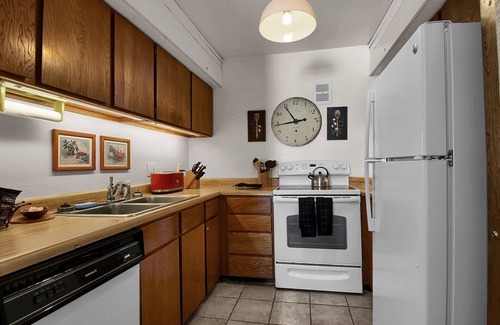 Salt Lake Mountain Resorts Condo | Alta: Hellgate A Powder Roost 10% off thru Nov!