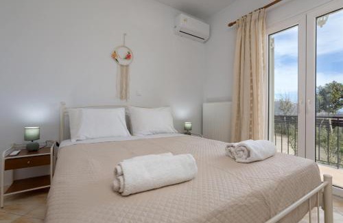 Kalpaki Apartment | Altamira Apartment One - 1st Floor, 8 people, veranda with views
