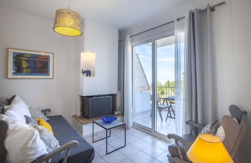 Neos Marmaras Apartment | Alterra Vita Apartments: Apartment with Attic and sunset view