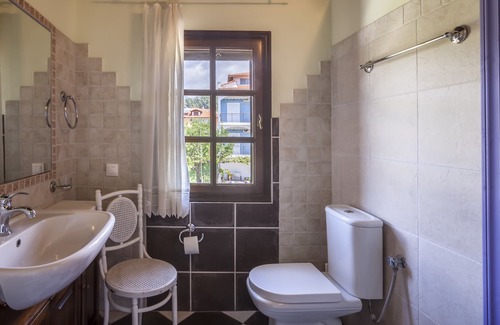 Paradhisos Apartment | Alterra Vita Double Room - Breakfast included!