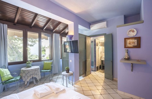 Paradhisos Bed & Breakfast | Alterra Vita Studio at a cozy B&B