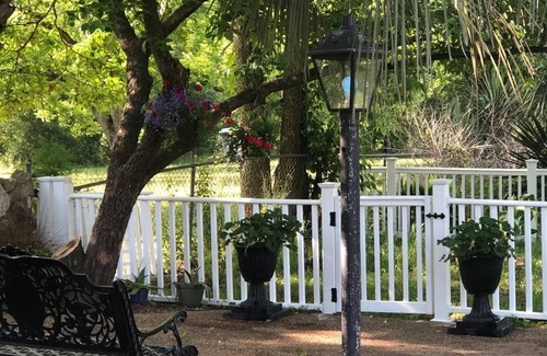 Climax Cottage | Although a country setting, the cottage has all modern conveniences & comforts