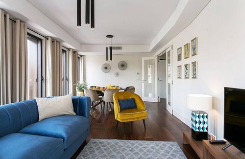 Santo Amaro Apartment | ALTIDO Astonishing 3BR Apt w/view & free parking nearby Lisbon Congress Centre